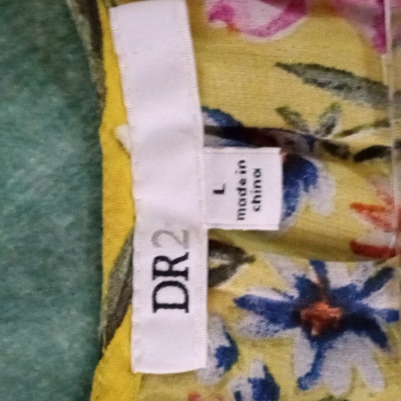 Short Ruffled Cap Sleeve Blouse - Picture 3 of 5